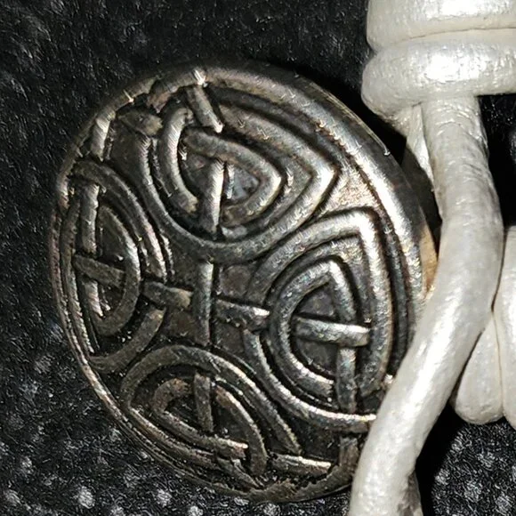 Bracelet with Rhinestones Set in Black Beads with White Tie and Turtle Charm - Picture 9 of 9